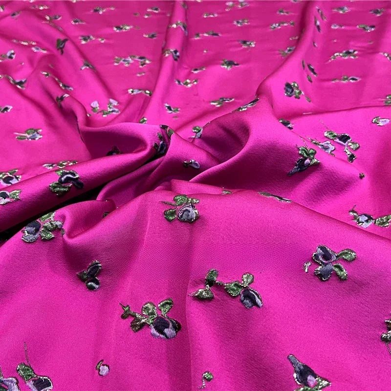 Sewing Thread In Textile - Eleganter Goldfaden-3D-geprägter Jacquard-Brokatstoff, garngefärbtes Kleid aus