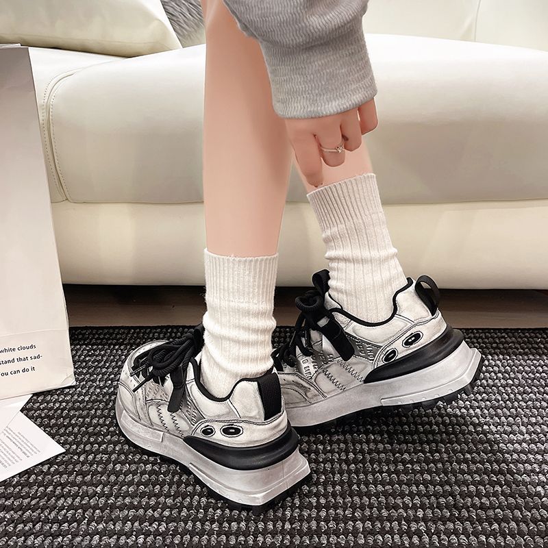 Chunky-Sneaker im Herbst-Vinta – Sewing Latex Bewertung und Preis
